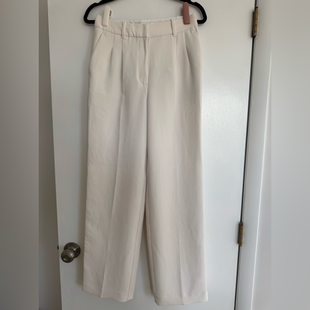 Aritzia The Effortless Pant Crepette in Light Birch